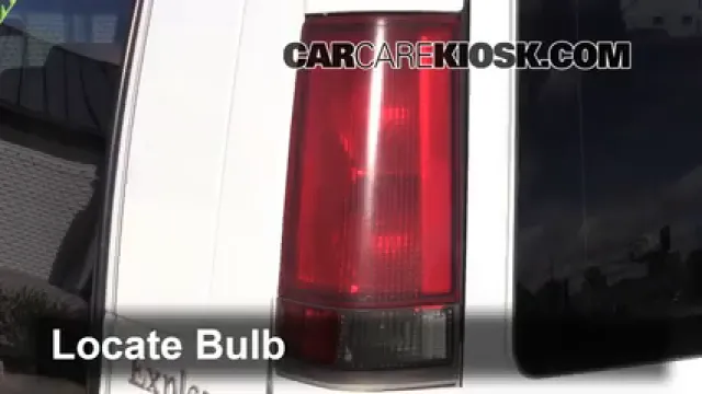 2001 Chevrolet Express 1500 LS 5.7L V8 Luces Luz de giro trasera (reemplazar foco)